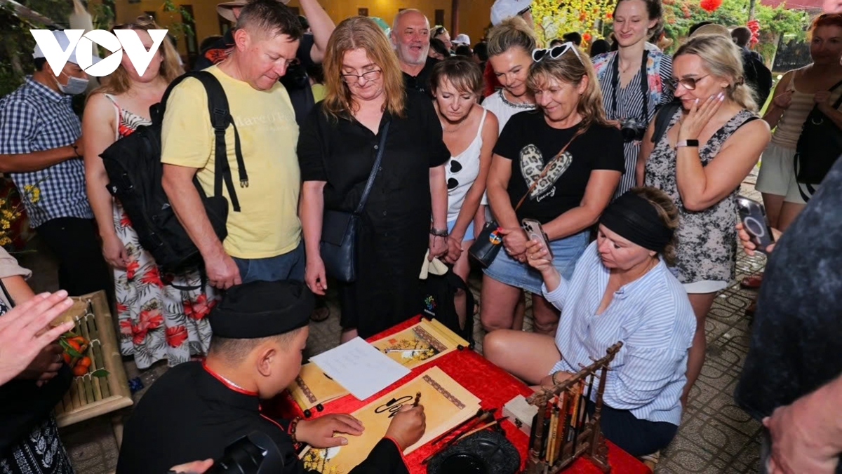 Foreigners dive into Vietnam’s Tet traditions, embrace festive flavours, family rituals